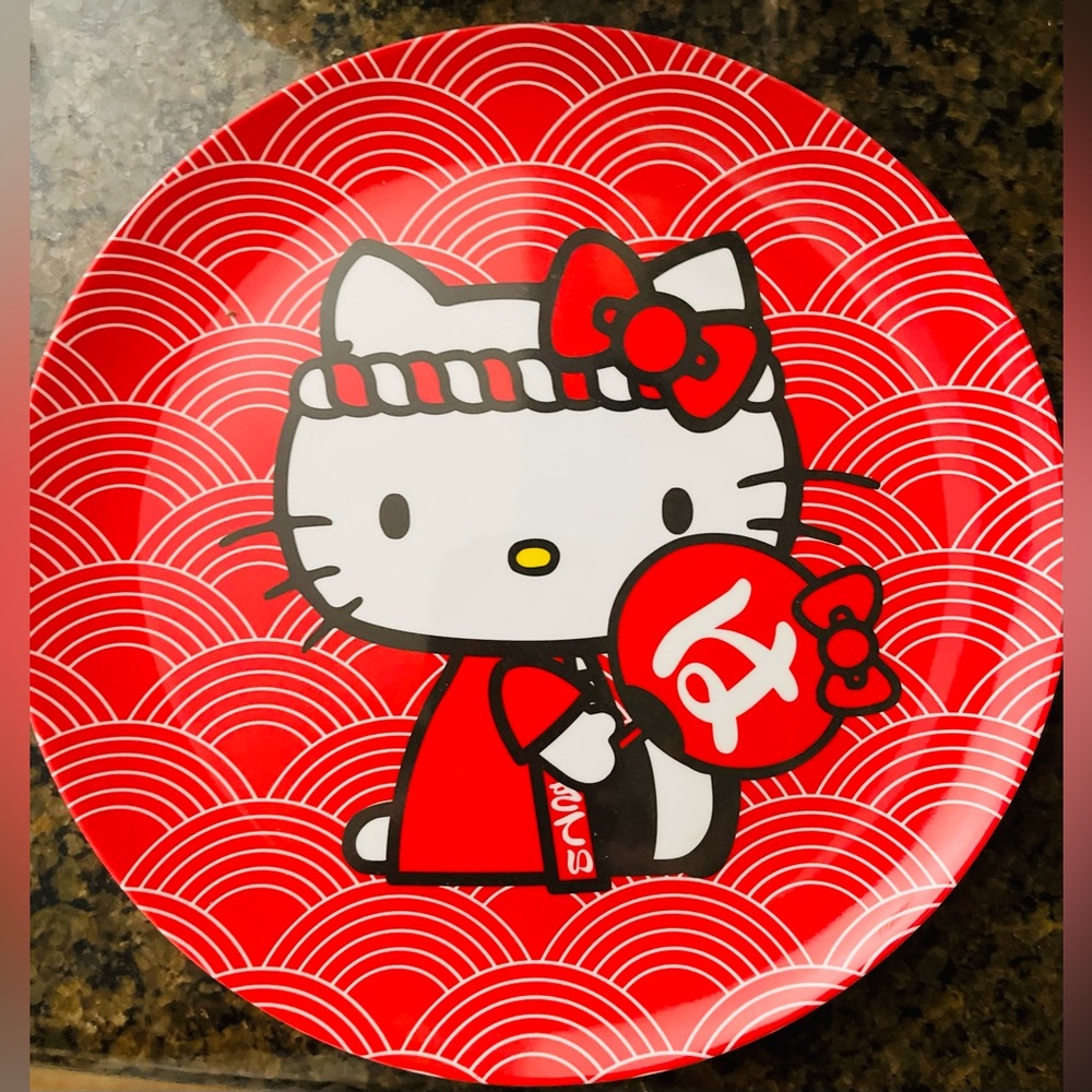 WORLD MARKET Hello Kitty Collector's Plate NEW